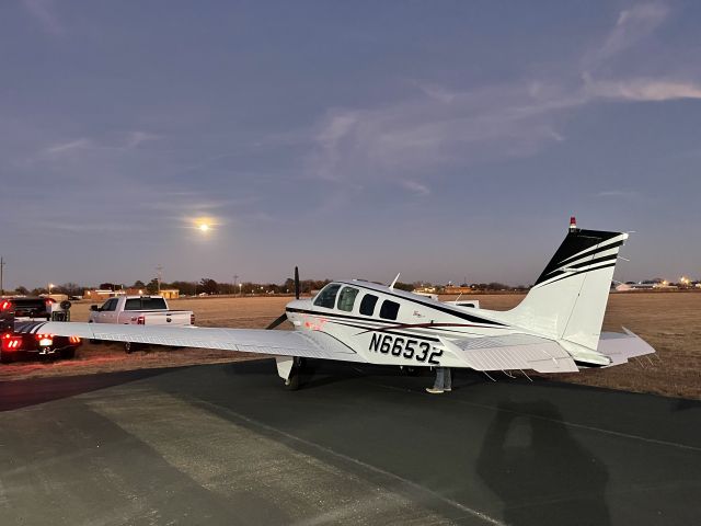 Beechcraft Bonanza (N66532)