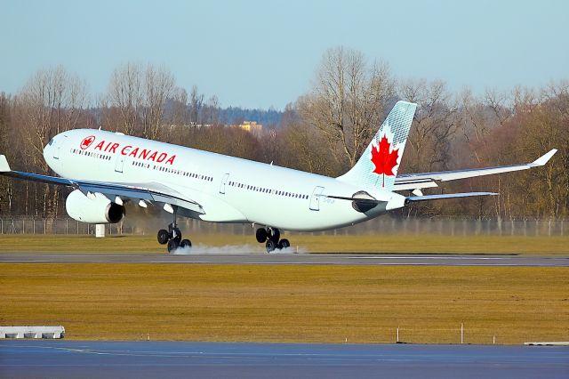 Airbus A330-300 (C-GFUR)