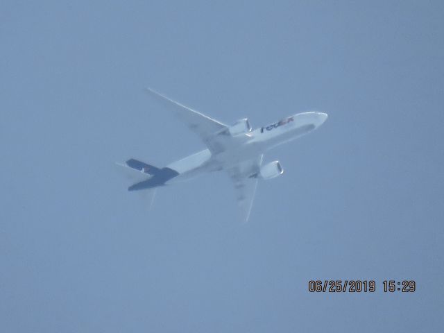 BOEING 777-200LR (N863FD)
