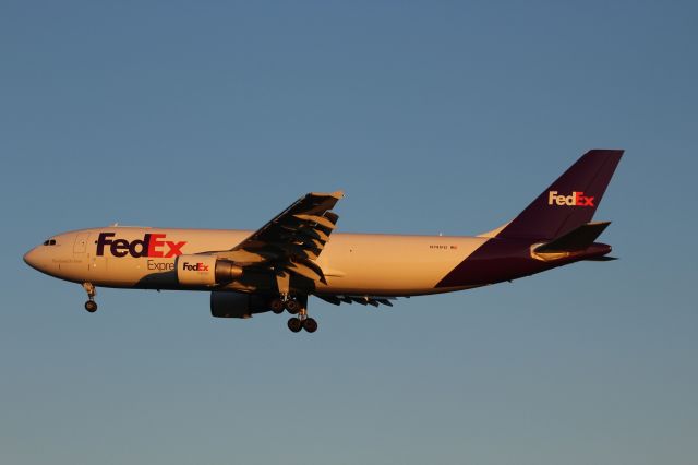 Airbus A300F4-600 (N741FD) - Sunset Landing Runway 3 Appleton International 9-29-16.