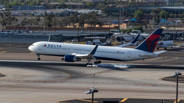 BOEING 767-300 (N172DN) - Delta Airlines 767-300 landing at PHX on 5/1/2022. Taken with a Canon 850D and Canon 75-300mm lens.