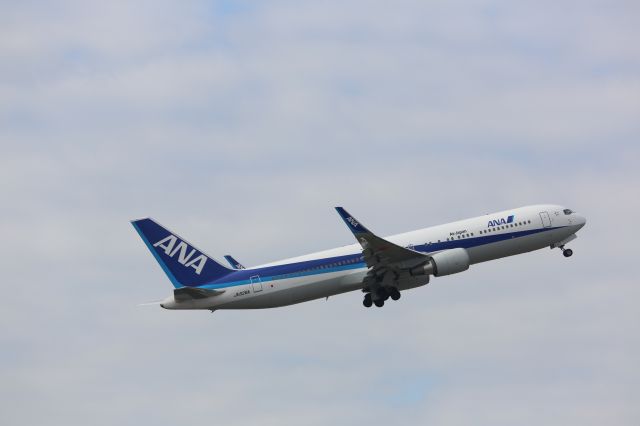 BOEING 767-300 (JA626A)