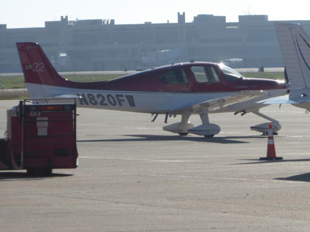 Cirrus SR-22 (N820FW)