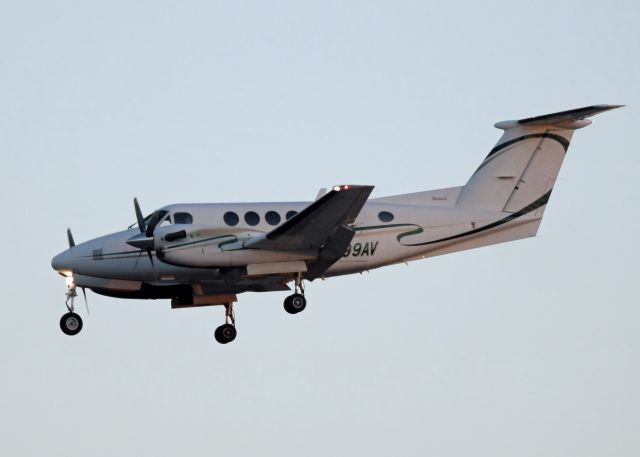 Beechcraft Super King Air 200 (N299AV)