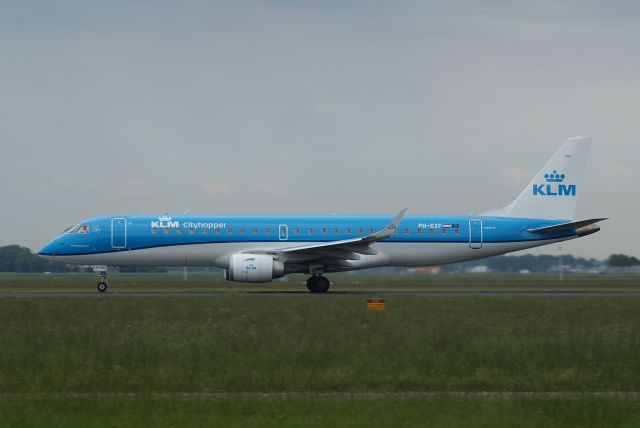 Embraer ERJ-190 (PH-EXF) - KLM Cityhopper EMB190-195 cn690 Take Off RWY36L 22-5-2018