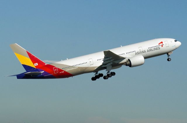 Boeing 777-200 (HL7596)