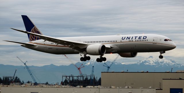 Boeing 787-9 Dreamliner (N26952) - N26952 United Airlines Boeing 787-9 - C/N 36403 / LN 263br /Returing to KPAE with ram air turbine deployed.