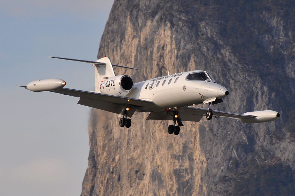 Learjet 35 (D-CAVE) - Passing the Martinswand mountain on final for rwy08