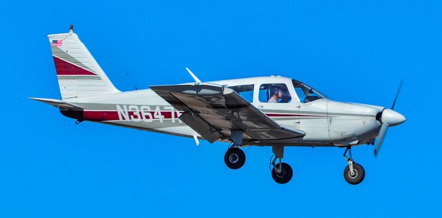 Piper Cherokee (N3647R)