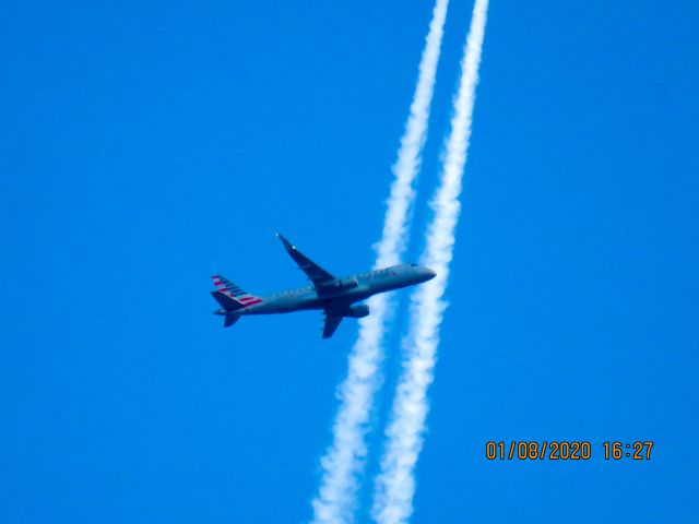 Embraer 175 (N227NN)