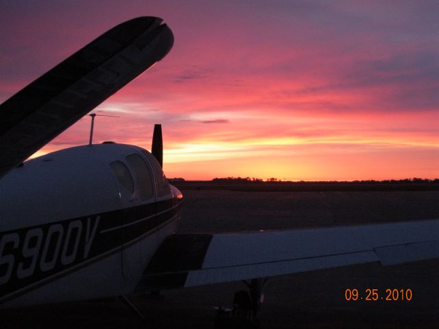 Beechcraft 35 Bonanza (N6900V)