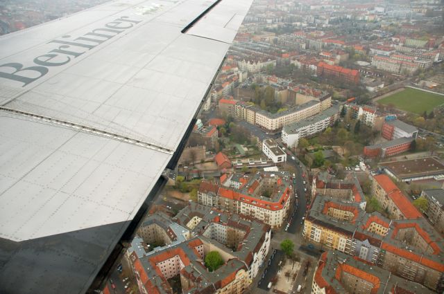 Douglas DC-3 (D-CXXX) - Approach for Tempelhof