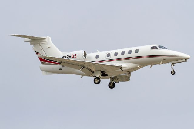 Embraer Phenom 300 (N326QS)
