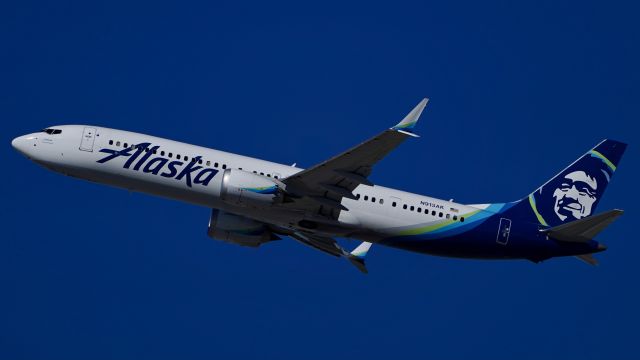 Boeing 737 MAX 9 (N913AK)