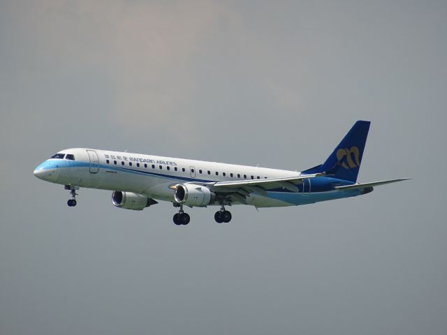 Embraer ERJ-190 (B-16822)