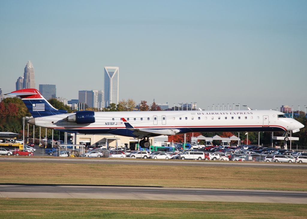 Canadair Regional Jet CRJ-900 (N916FJ) - Arriving 18C - 11/13/10