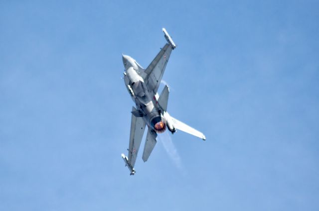 Lockheed F-16 Fighting Falcon — - Polish Air Force , Tiger Demo Team F-16 at Mirosłąwiec Air Base . 03.09.2016