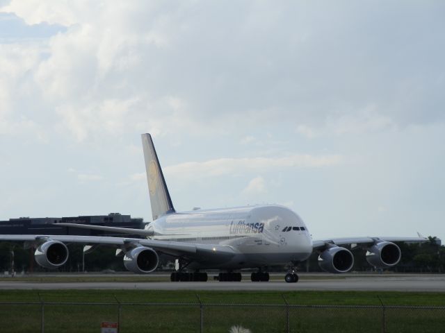 Airbus A380-800 (D-AIMK)