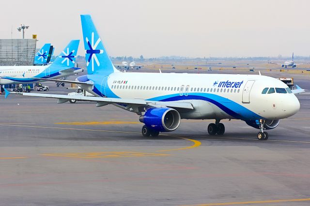 Airbus A320 (XA-MLR)