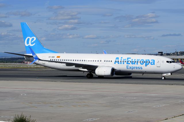 Boeing 737-700 (EC-OBO)