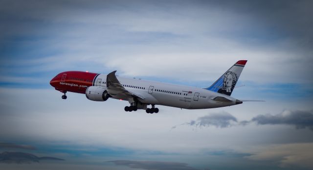 Boeing 787-8 (G-CKNY) - Norwegian Air shuttle flight 7172 Boeing 787 takeoff at Denver International