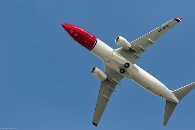 Boeing 737-700 (LN-DYZ) - Takeoff, Copenhagen Sep 2015