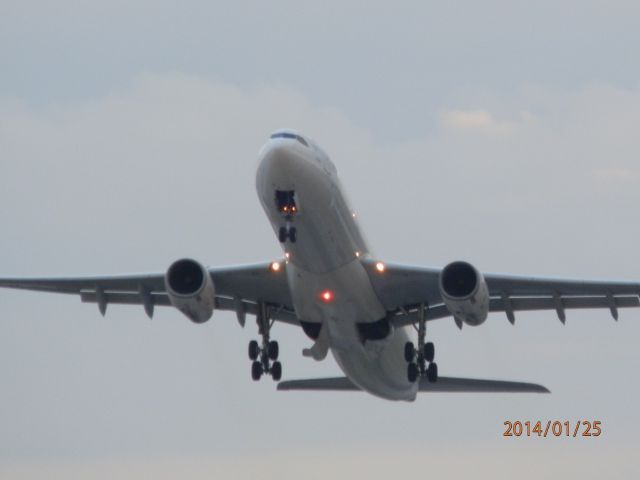 Airbus A330-300 (HB-JHF)