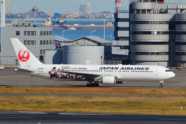 BOEING 767-300 (JA8986)