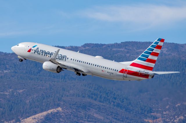 Boeing 737-700 (N342PM) - American B737-800 tucking up the gear departing RWY 16R at Reno-Tahoe International Airport.