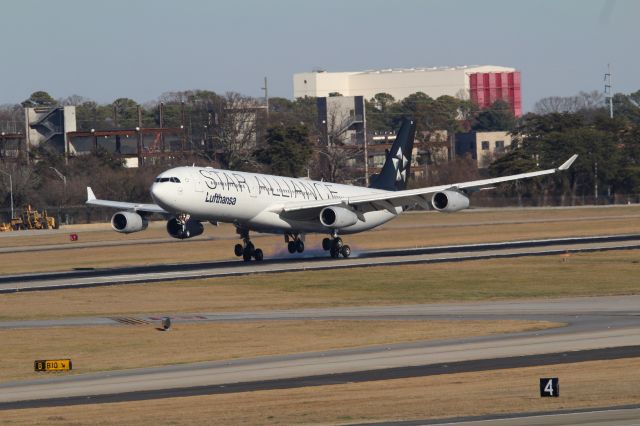 Airbus A340-300 (D-AIGP)