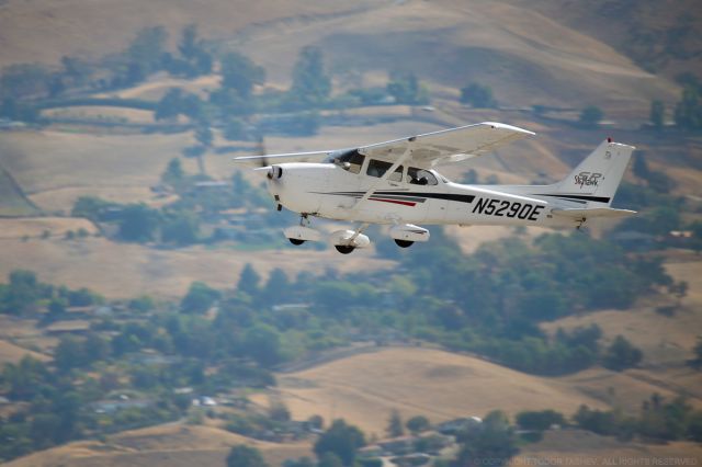 Cessna Skyhawk (N5290E) - Takeoff