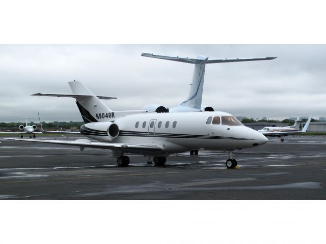 Hawker 800 (N904GR) - A very good business jet with a stand up cabin.