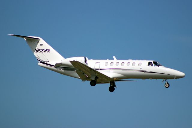 Cessna Citation CJ3 (N831HS) - On final approach for rwy 07 on 22-Oct-14.