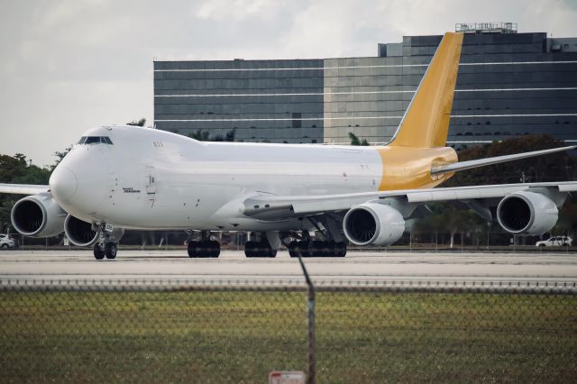 BOEING 747-8 (N856GT)