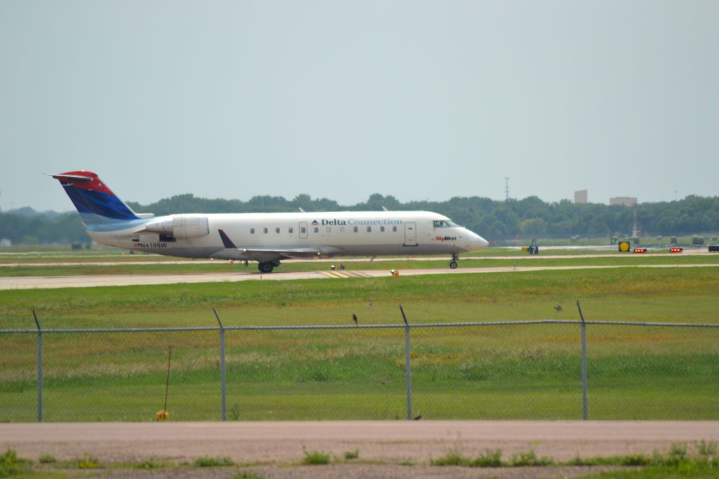 Canadair Regional Jet CRJ-200 (N410SW) - Prepping take-off KFSD - 6-6-2012