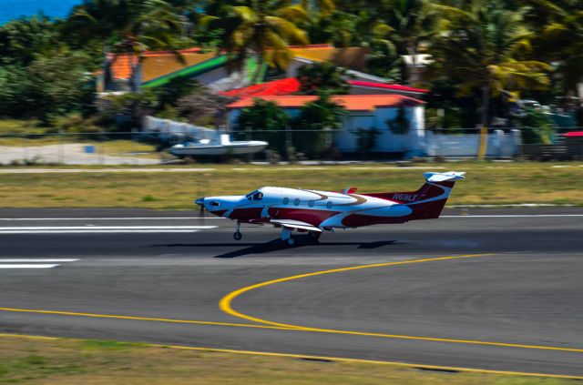 Pilatus PC-12 (N69LT)