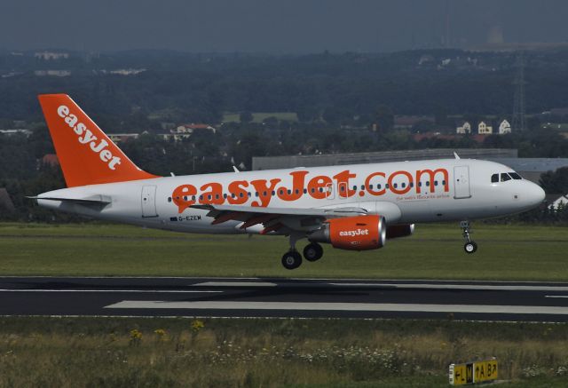 Airbus A319 (G-EZEM) - EasyJet - Airbus A319-111 C/N 2230 - G-EZEM - Landing on Runway 06 at Dortmund - 2004-08-01.