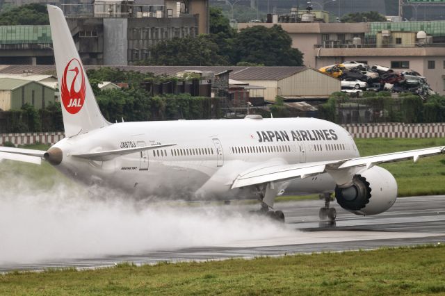 Boeing 787-9 Dreamliner (JA870J) - 16th July, 2025:  Flight JL 098 taking off from runway 10 at Taipei Songshan Airport for Tokyo Haneda after a heavy tropical rainfall.