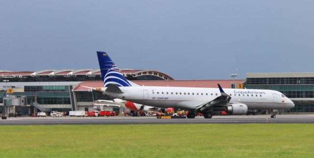 Embraer ERJ-190 (HP-1566CMP)