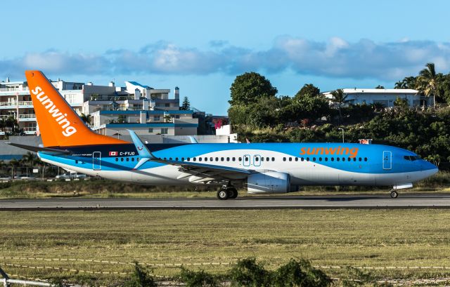 Boeing 737-800 (C-FYJO)