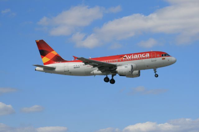 Airbus A321 (N691AV)