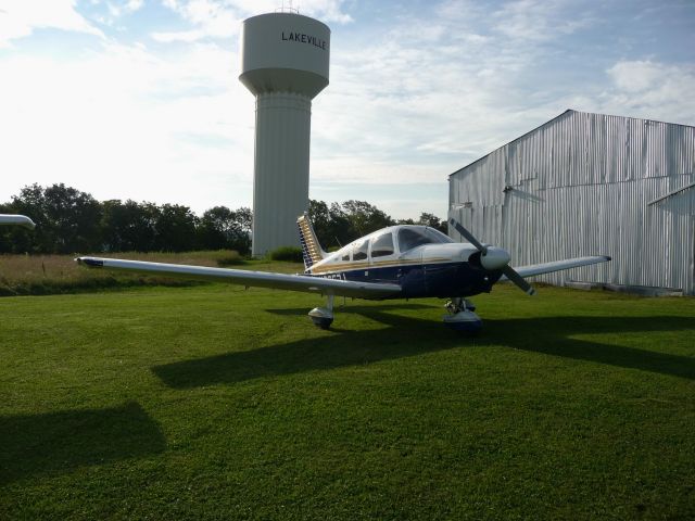 Piper Cherokee (N6957J)