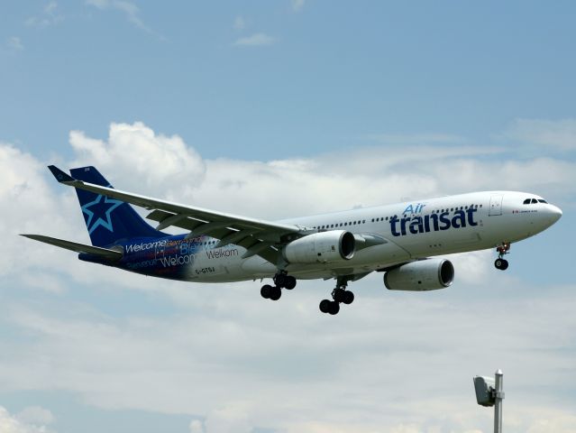 Airbus A330-200 (C-GTSJ)