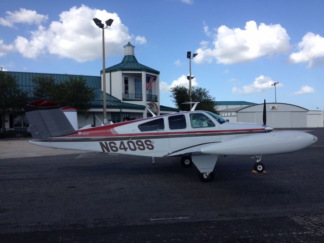 Beechcraft 35 Bonanza (N6409S)
