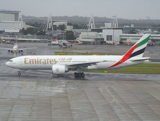 BOEING 777-200LR (A6-EWC)