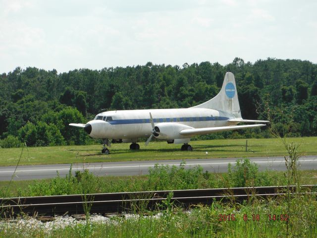 — — - A Convair 240 at Apoka Orlando Airport in Florida. It is in "false" Pan Am colors.