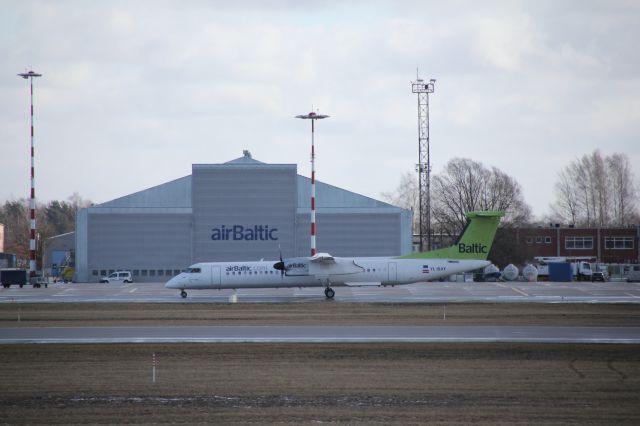 de Havilland Dash 8-400 (YL-BAY)