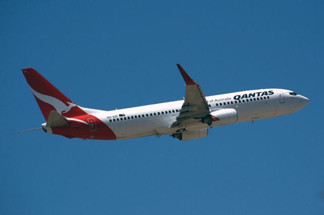 Boeing 737-800 (VH-VZP) - Getting airborne off runway 23. Thursday 20th December 2012.