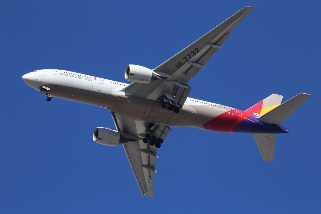 BOEING 777-200LR (HL7732)