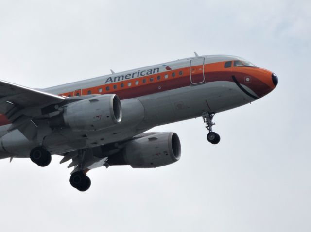 Airbus A319 (N742PS) - This "Retro PSA Livery" with a smile "Swoosh" ready to land, fall 2018.